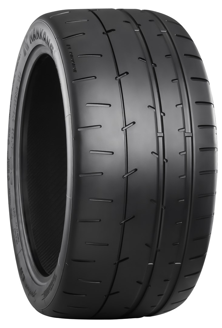 Tyre 245/40 R18 97Y Nankang CR-S Label:D-C-B-72 DB
