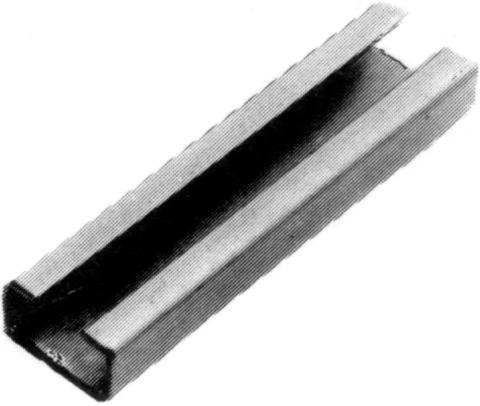 Stalowe szyny montażowe do szaf rack 19”, przeznaczone do UPS i EBP. Zapewniają stabilny montaż, wysoką nośność oraz możliwość wysuwania urządzenia w celach serwisowych. Kompatybilne z szafami o regulowanej głębokości. ALANTEC