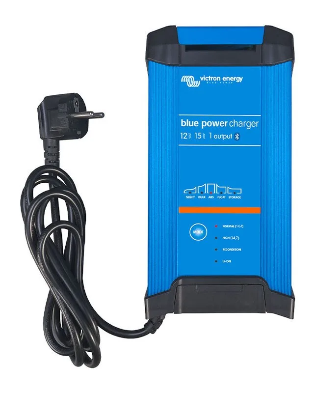 Blue Smart IP22 Charger 12/15 (1)