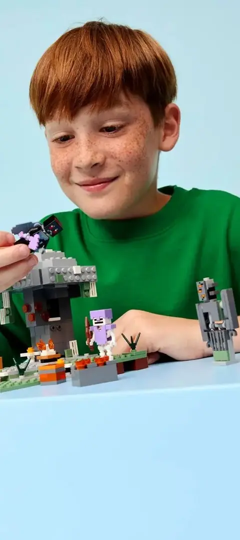 LEGO MINECRAFT 21586 The Pale Garden