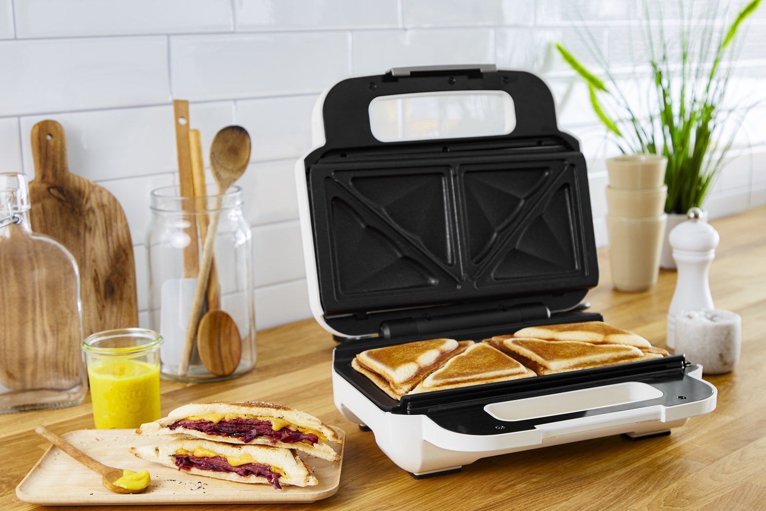 Tefal Snack XL SW7011 sandwich maker 850 W White, Stainless steel