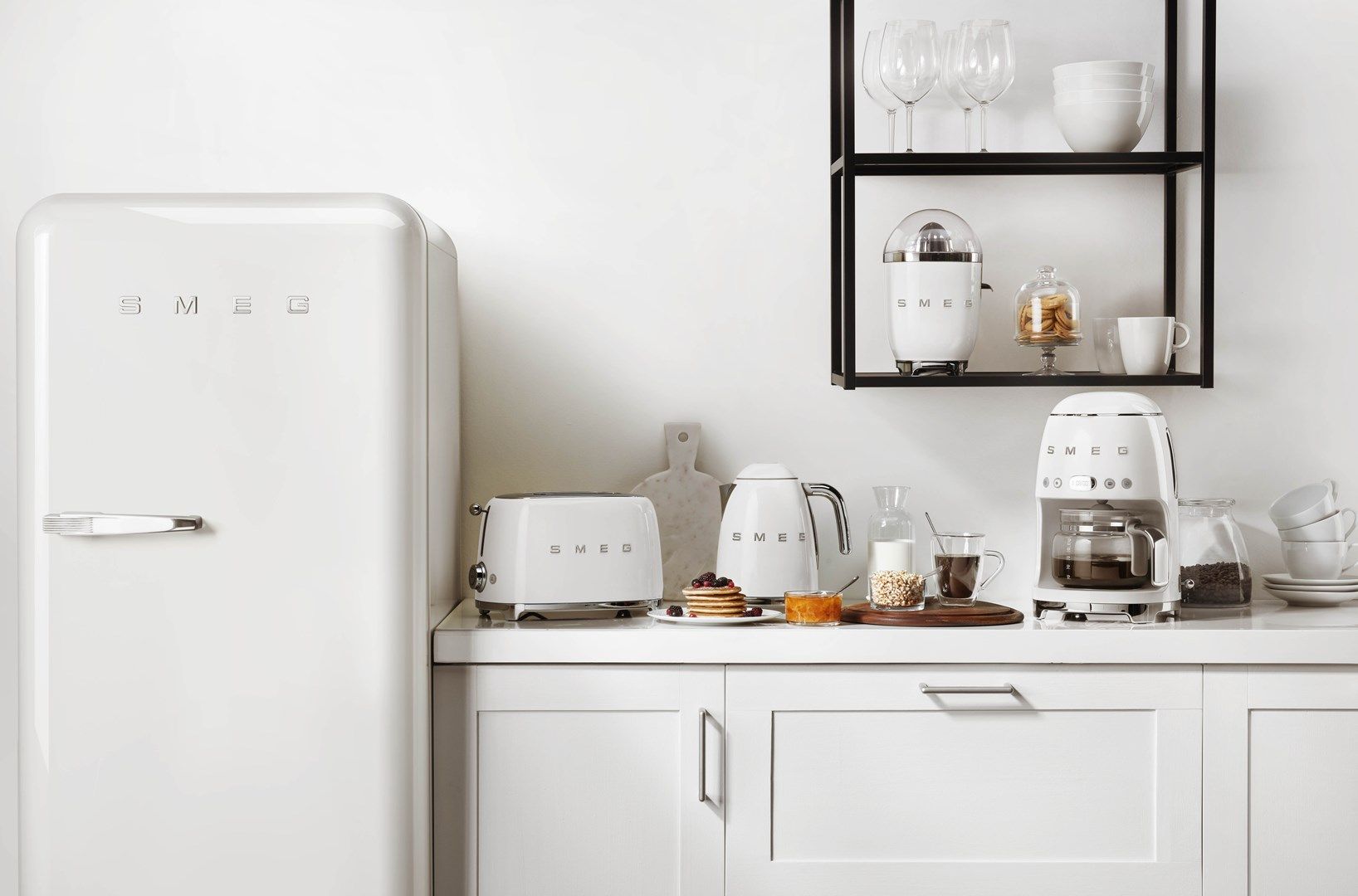 SMEG Filter-Kaffeemaschine 50s Style DCF02WHEU, White
