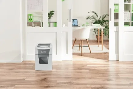 Leitz IQ Autofeed Small Office 100 Automatic Paper Shredder P4
