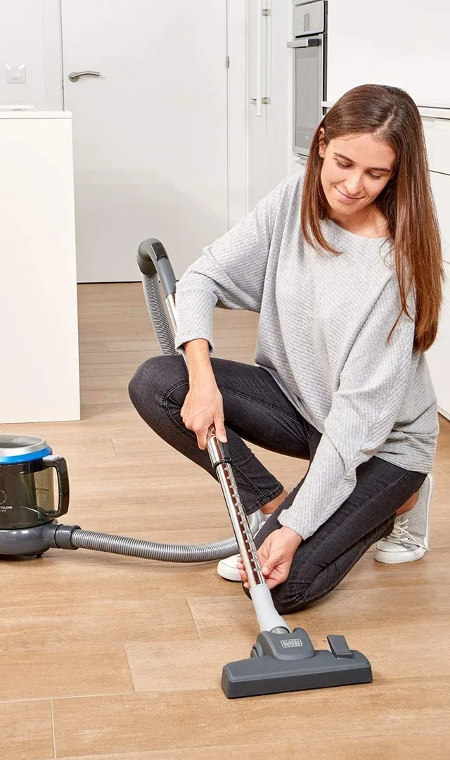 Bagless Vacuum Cleaner Black Decker BXVML700E (700W)