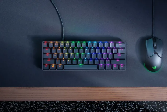 Razer Huntsman Mini 60% Gaming keyboard Opto-Mechanical Purple Switch RGB LED light NORD Wired