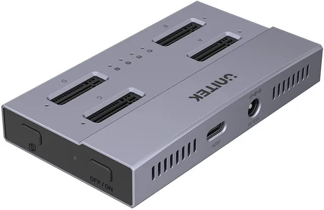 Docking station USB4 4-bay M.2 SSD