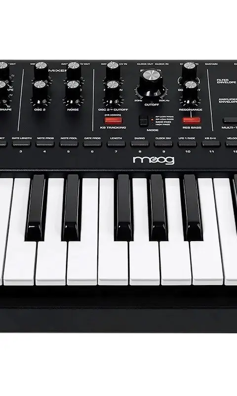 MOOG Messenger - A Monophonic Analog Keyboard Synthesizer