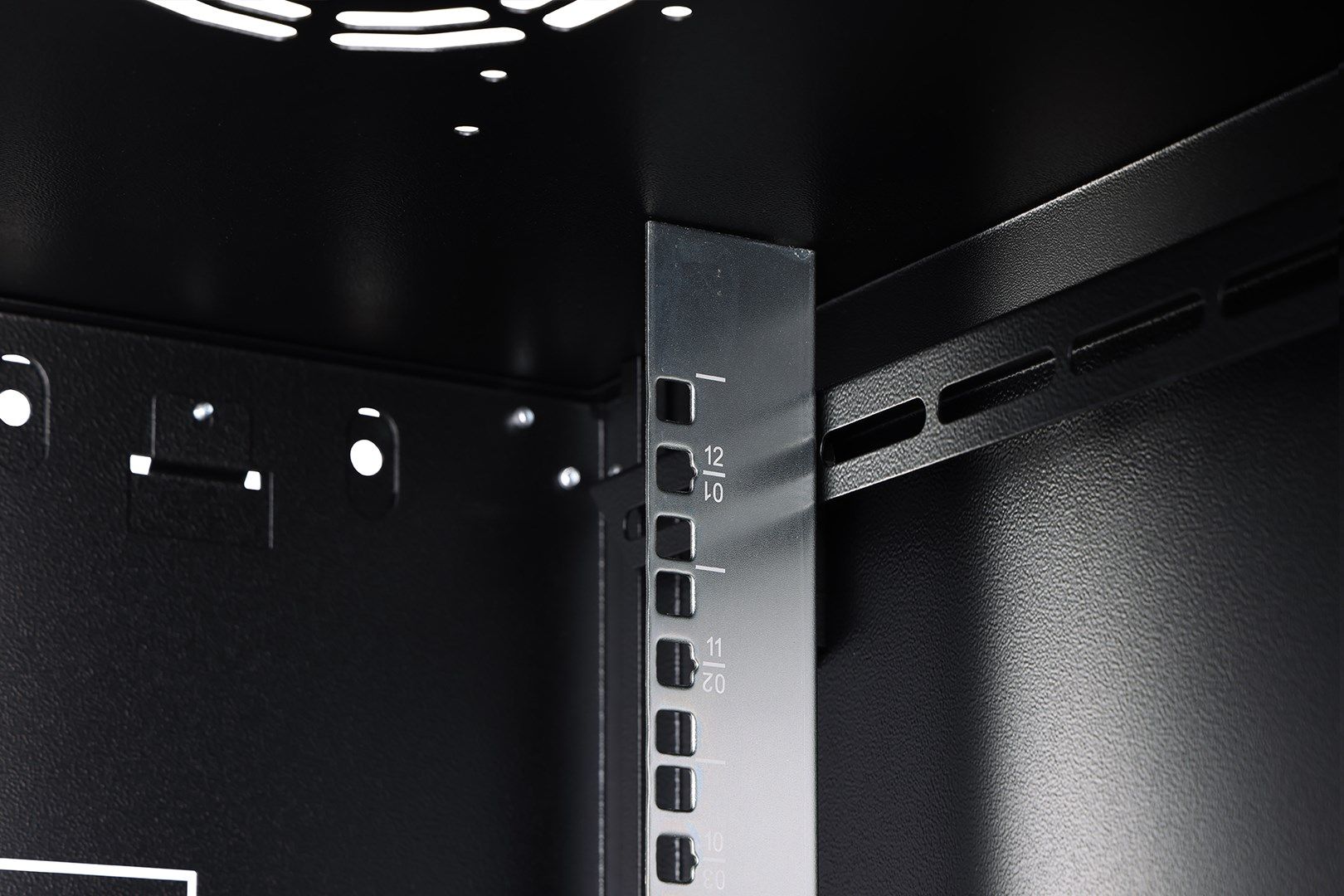 Wall-mounted enclosure Dynamic Basic series - 600x600 mm (WxD)