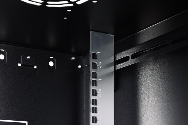 Wall-mounted enclosure Dynamic Basic series - 600x600 mm (WxD)