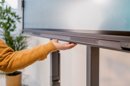 RISE 2000W Motorized Display