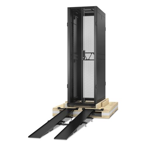 APC NETSHELTER SX SERVER RACK