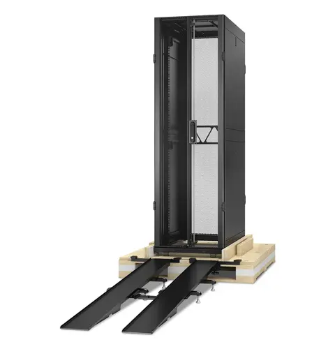 APC NETSHELTER SX SERVER RACK