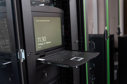 Modular HD LCD KVM console with 19" TFT, 16-port VGA KVM connection, touchpad, Swiss keyboard layout